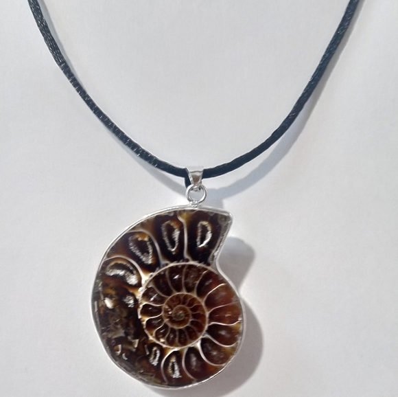 Shell Pendant & Nylon Cord Necklace - Picture 2 of 6